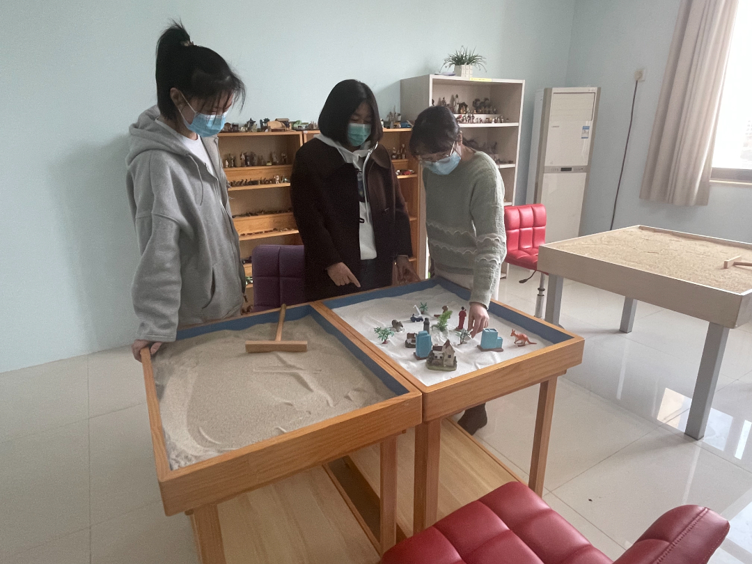 沙盘游戏治疗.jpg